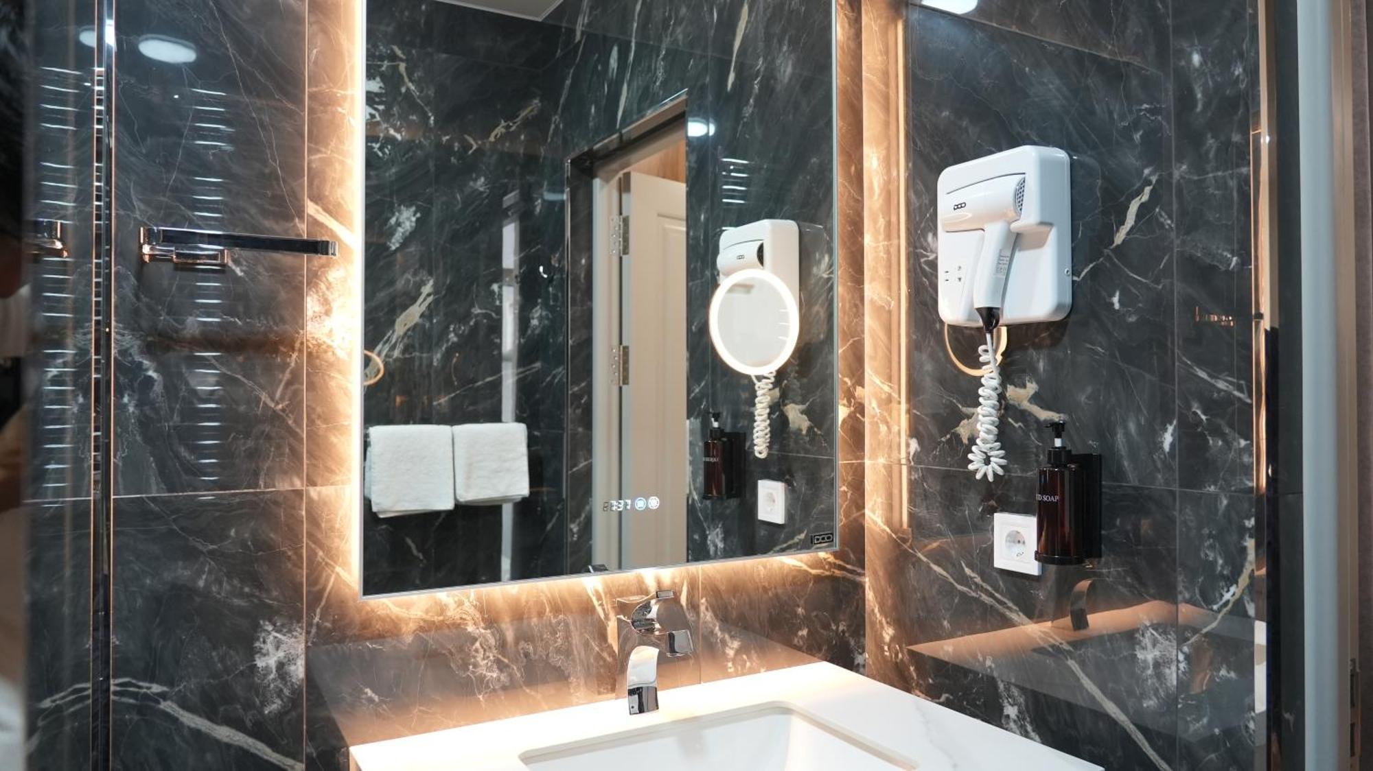 Avant Hotel Tashkent Pool&Spa Екстериор снимка