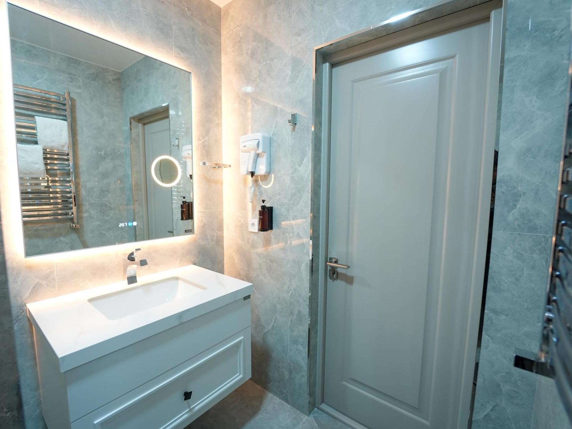 Avant Hotel Tashkent Pool&Spa Екстериор снимка